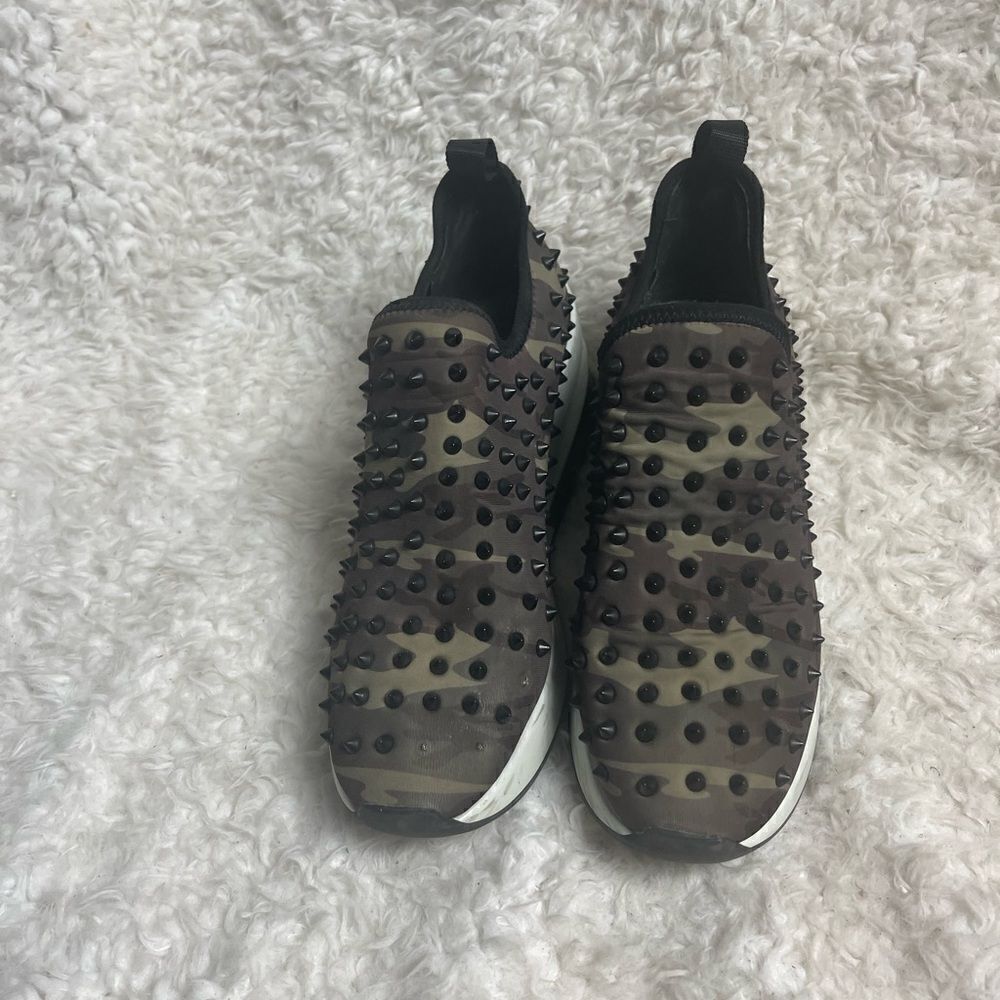 GIANNI BINI NYLON CAMOUFLAGE WEDGE SLIP ON SNEAKERS WITH BLACK SPIKES SZ9 - Picture 2 of 8